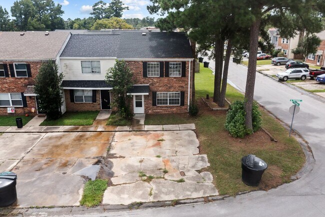 Building Photo - Welcome to Country Club Villas!