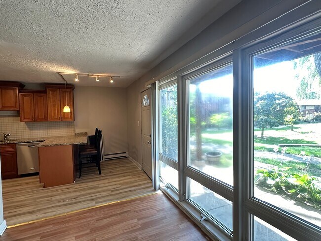 Foto del edificio - 2205 Arbor Cir