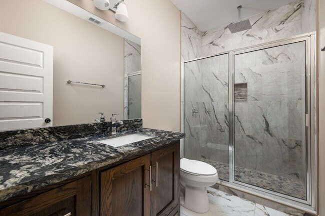 Building Photo - 303 Mistletoe Ave