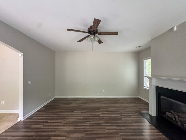 Foto del edificio - Spacious 4 Bed 2.5 Bath Fayetteville Home