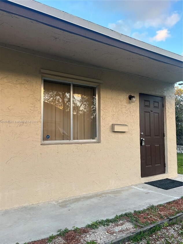 Foto principal - 5730 SW 27th St