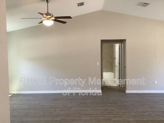 Foto del edificio - 4 Water Track Dr