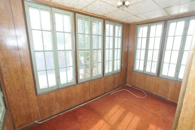 Foto del edificio - 407 Sanders Ave
