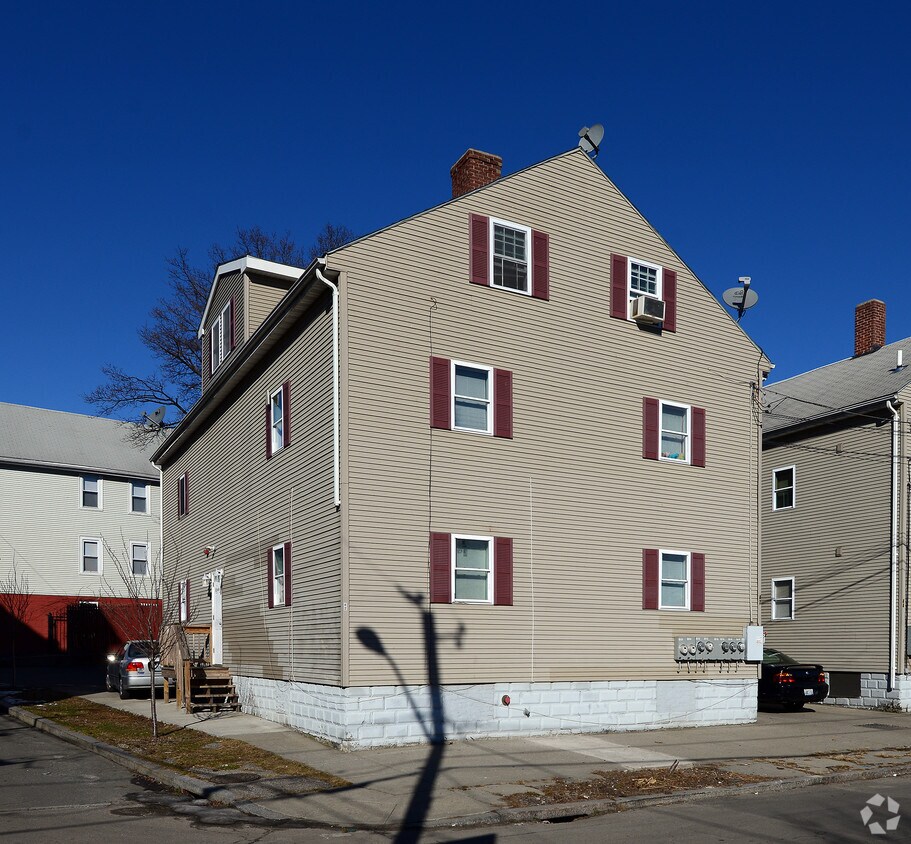 Primary Photo - 42 Chaffee St
