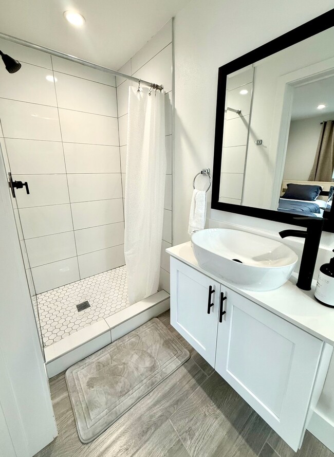 Photo - 1597 W 37th St Apartment