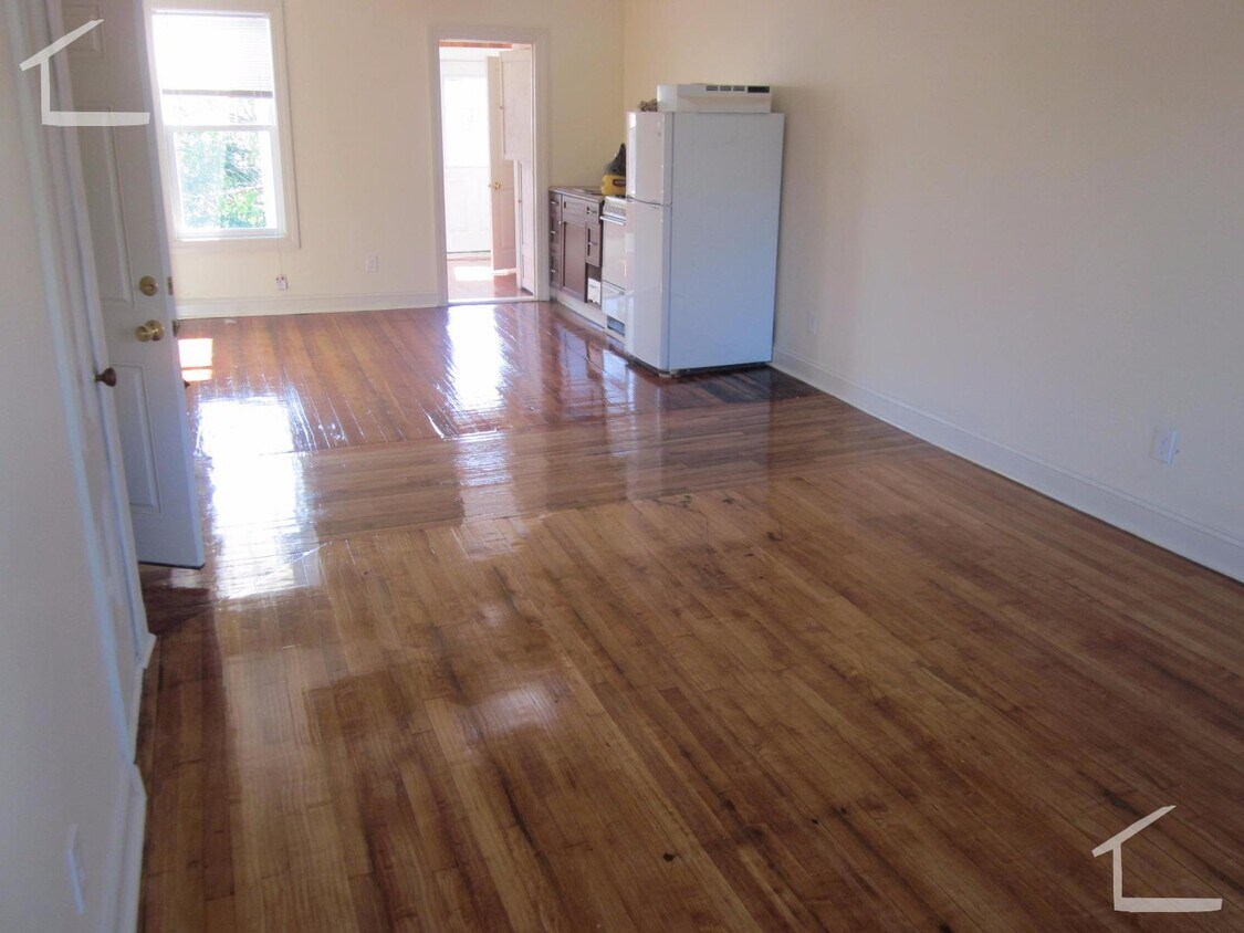 Foto principal - 972 Saratoga St