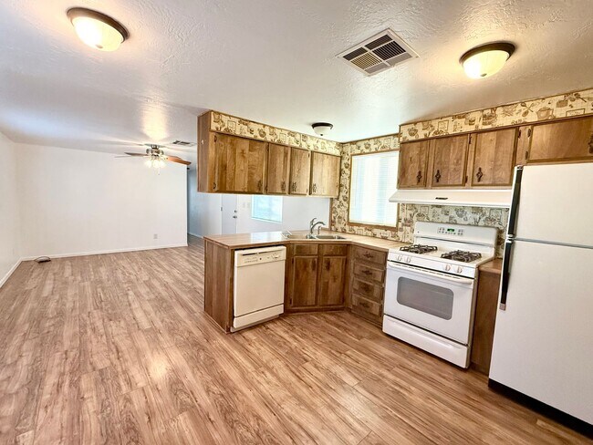 Building Photo - Cute Country Home in Chino Valley!