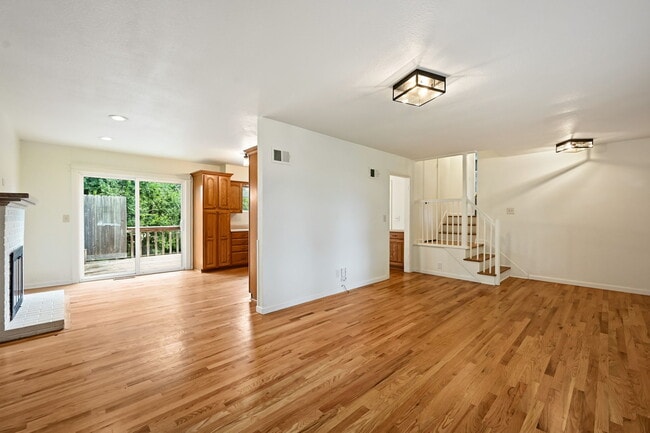Building Photo - 303 S.W. Pinnell Dr