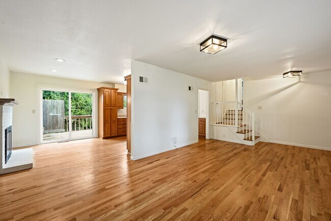 Foto del edificio - 303 S.W. Pinnell Dr
