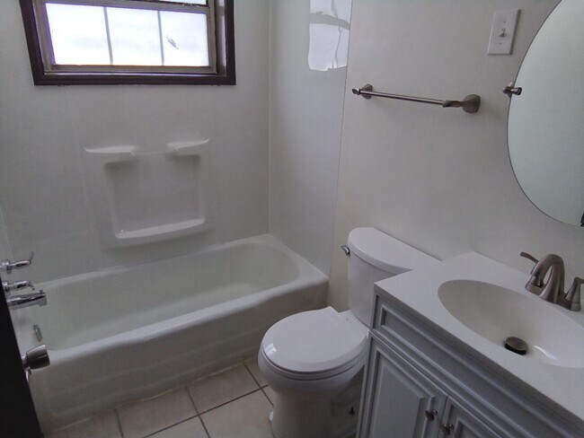 Building Photo - 3822 Redding Rd