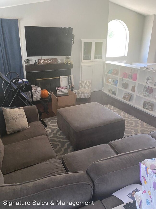 Building Photo - 4 br, 2.5 bath House - 823 Viewpointe Ln