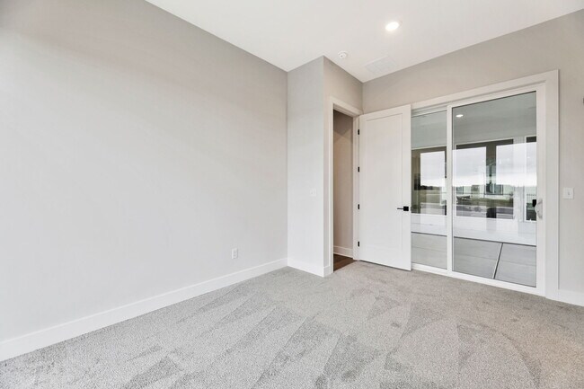Building Photo - 832 N Speyside Cir