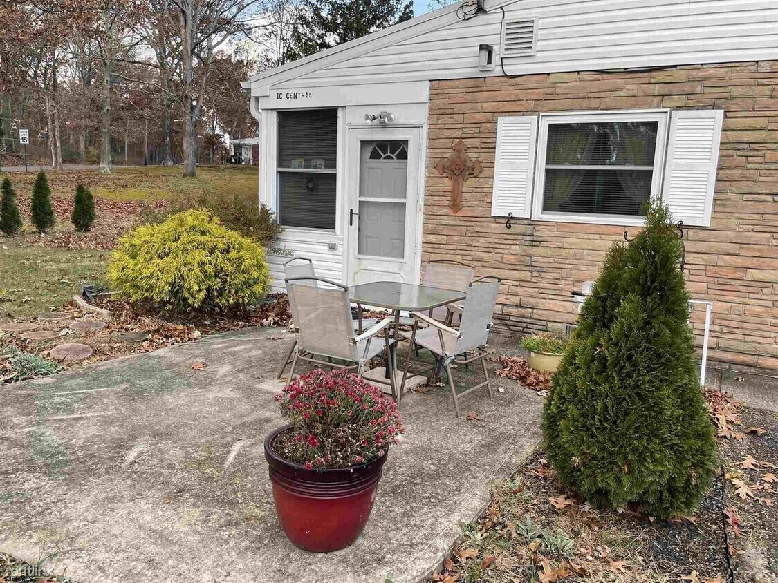 Primary Photo - 1 br, 1 bath Condo - 1C Central St # 1C