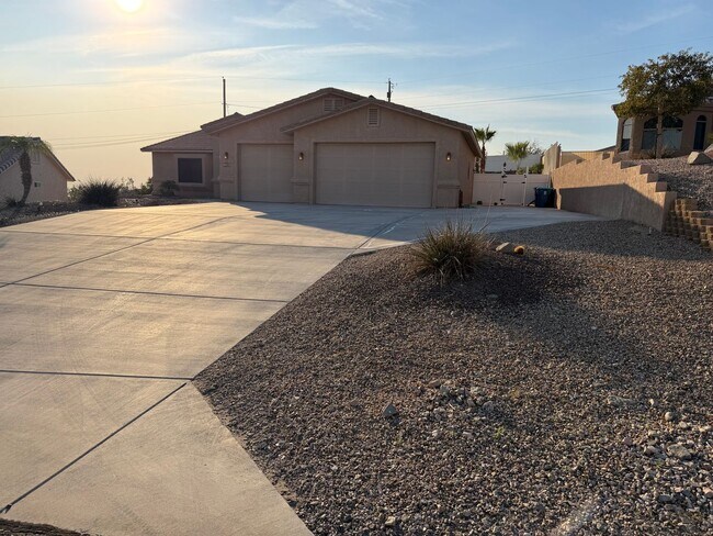 Building Photo - Longterm Furnished Pool Home!