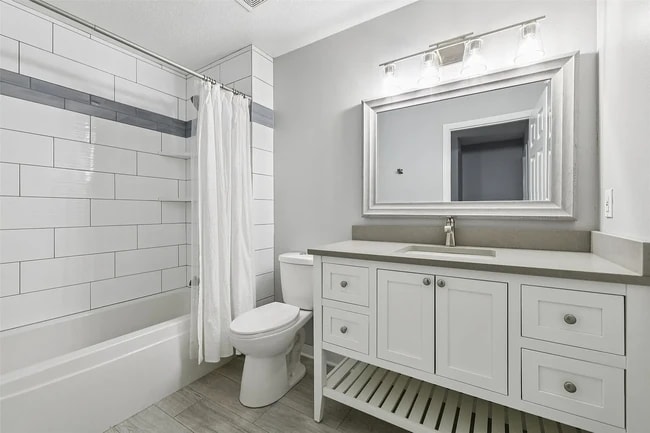 Building Photo - 811 Burr Oaks Dr