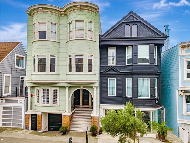 Building Photo - Offered FURNISHED or UNFURNISHED: 3 BR with Split BA flat in Presidio Heights