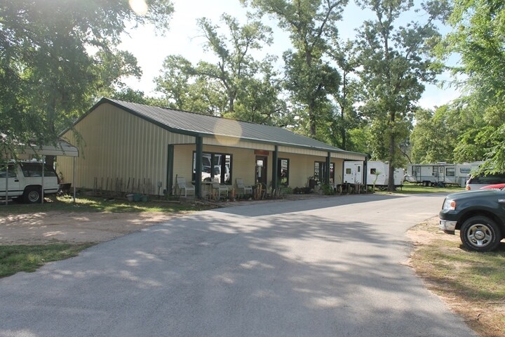 Foto principal - 26450 Nichols Sawmill Rd