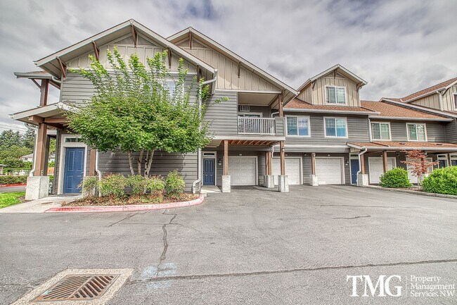 Building Photo - Pet Friendly 2 Bed 2 Bath Condo w/ Pool, C...