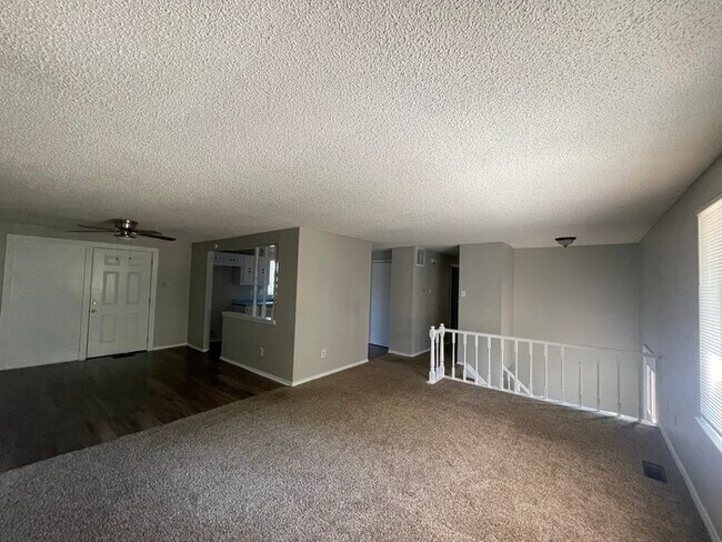 Building Photo - 2874 Baywood - Available Now!