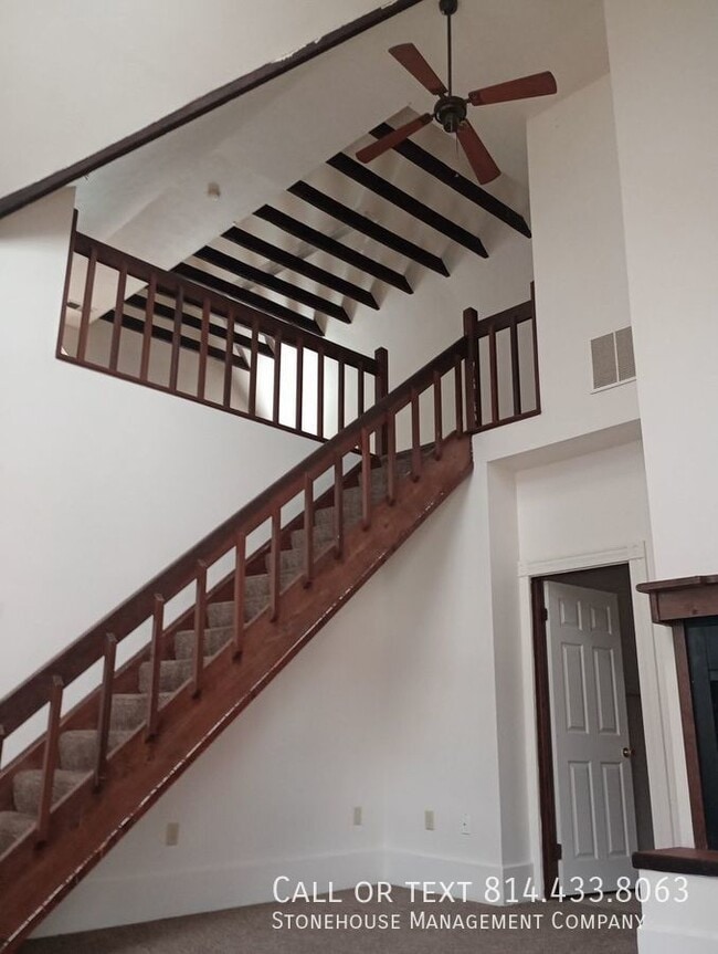 Building Photo - Nice Conveniently Located 2 bedroom with L...