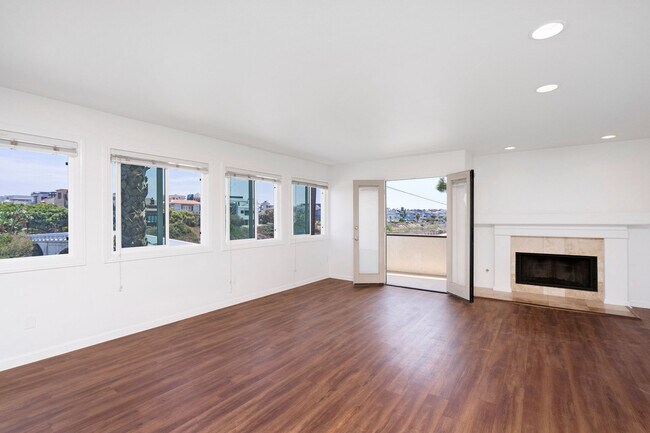 Ocean and Canal Balcony Views - 29 Lighthouse St