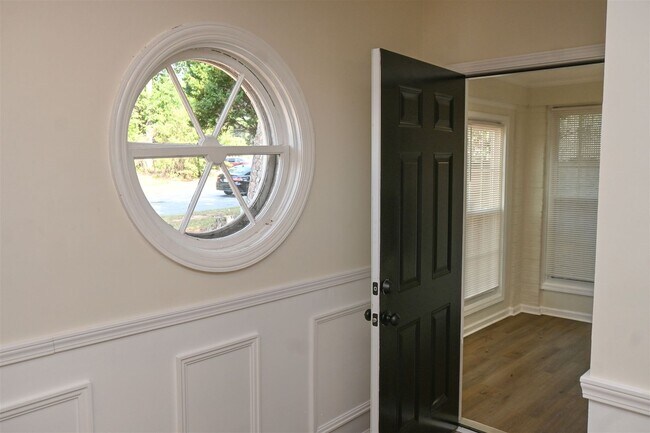 Foto del edificio - MOVE-IN READY-NORTH-COLUMBUS & FT BENNING ...