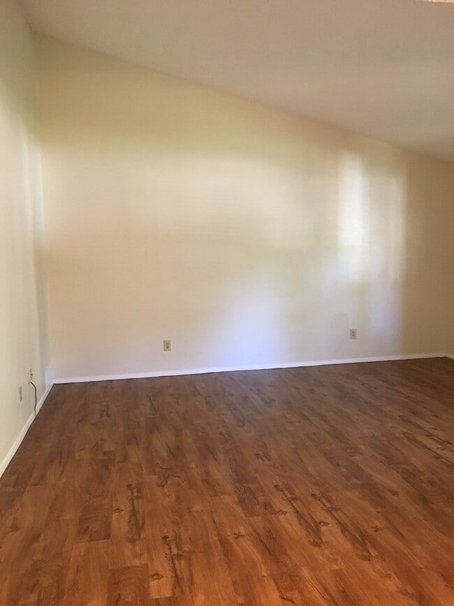 Foto del edificio - 1918 Gracy Farms Ln