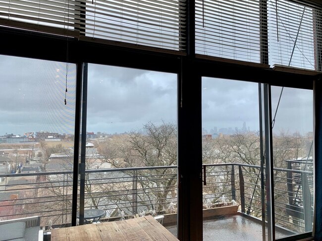 Building Photo - 1934 N Washtenaw Ave