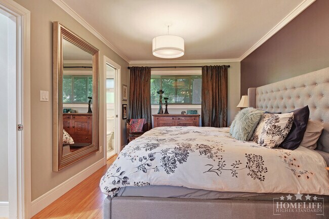 Photo du bâtiment - 10945 Lawrie Crescent