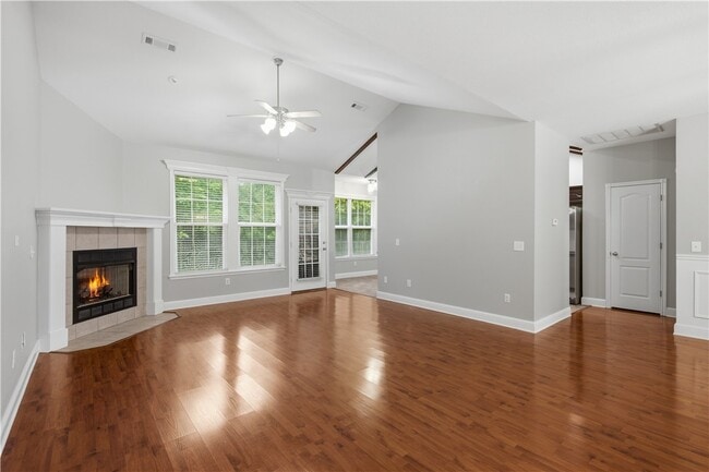 Building Photo - 305 NW Palomino St