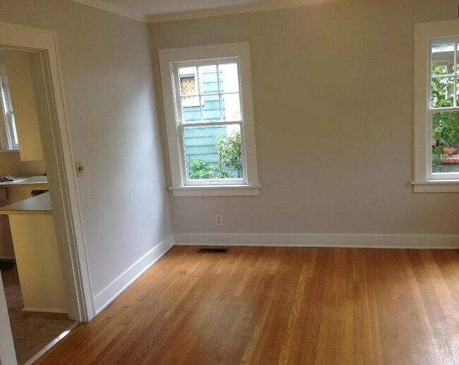 Building Photo - Beaumont-Wilshire Neighborhood! Charming 3...