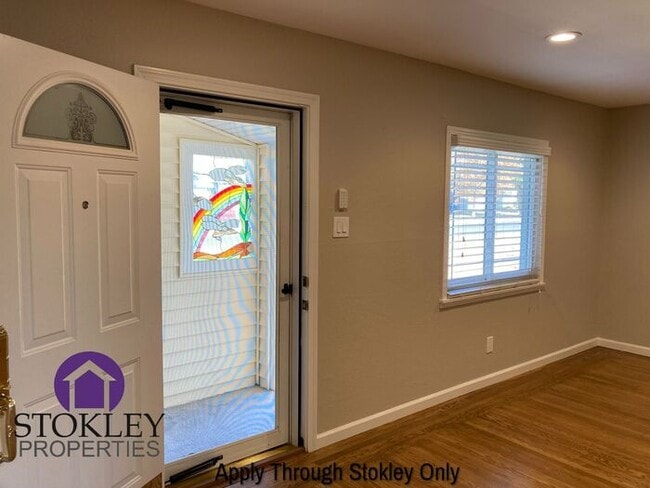 Building Photo - 2438 Upland Dr