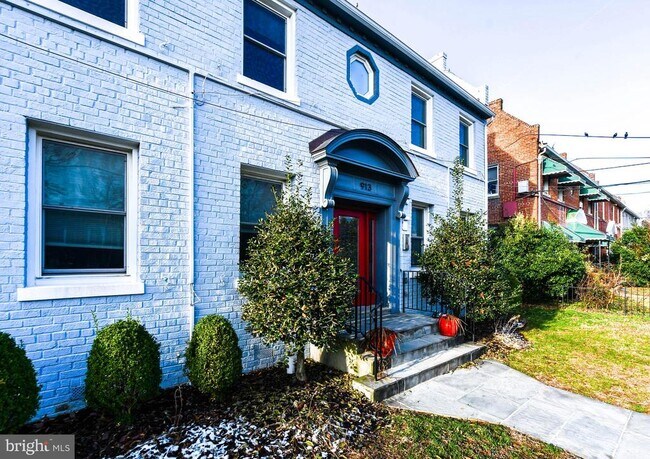 Foto del edificio - 913 Quincy St NE