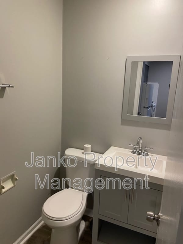 Foto del edificio - 3341 Commercial Ave