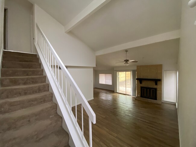 Building Photo - 10406 Golden Meadow Dr