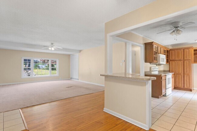 Foto del edificio - 404 Dogwood Ln