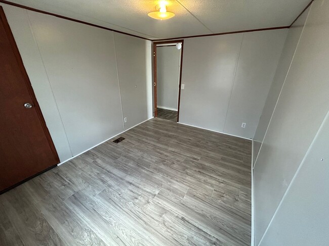 Building Photo - 310 Walker Ct