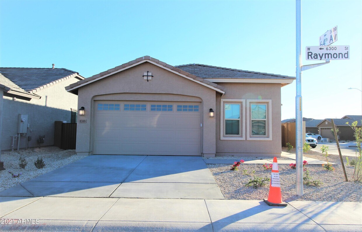 Foto principal - 6349 W Raymond St