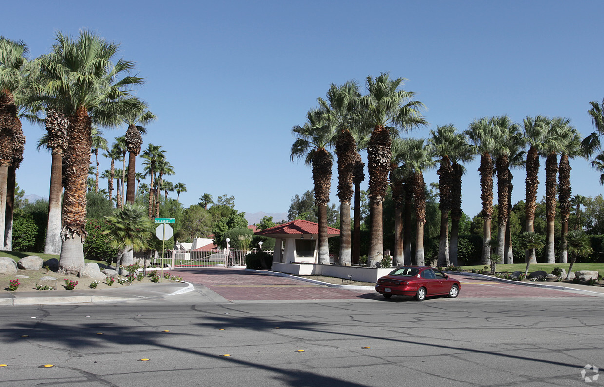 Building Photo - Palm Springs Villas II