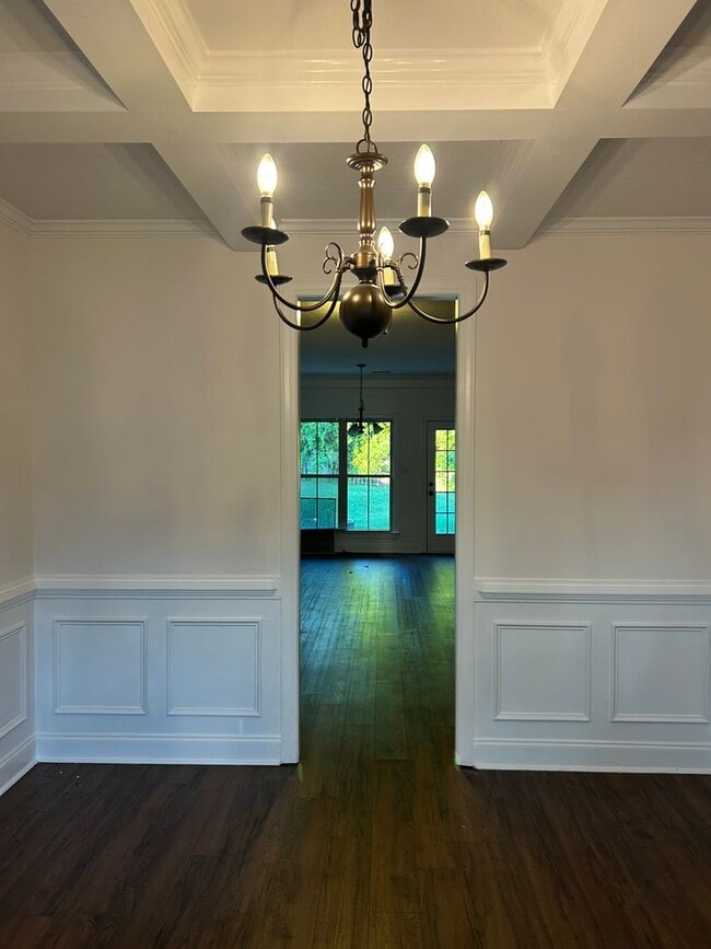 Foto del edificio - Elegant Two-Story Living – 5 Beds, 2.5 Baths