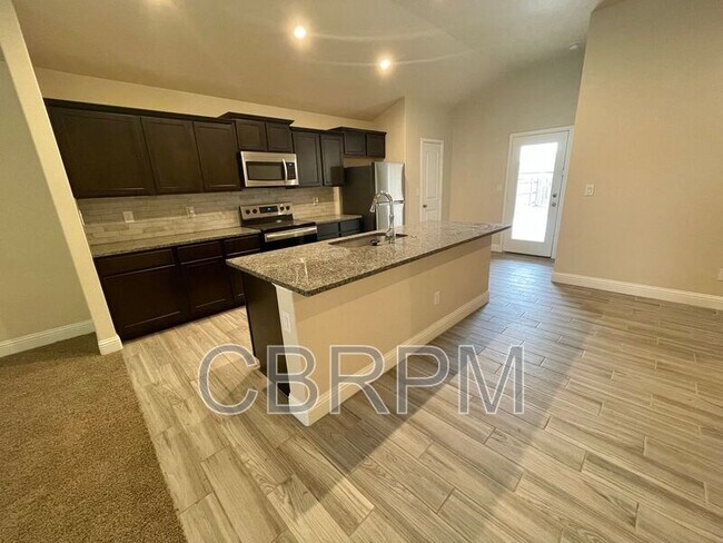 Building Photo - 3719 Oakridge Ave