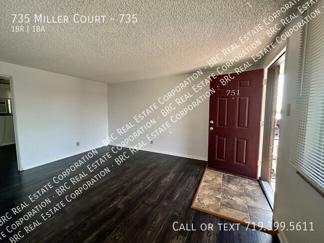 Foto del edificio - 735 Miller Ct