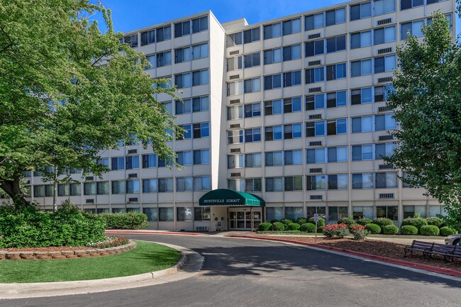 Foto del edificio - Huntsville Summit Apartments