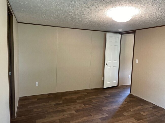 Foto del edificio - NEW 3 BED, 2 BATH MOBILE HOME IN DENTON AREA!