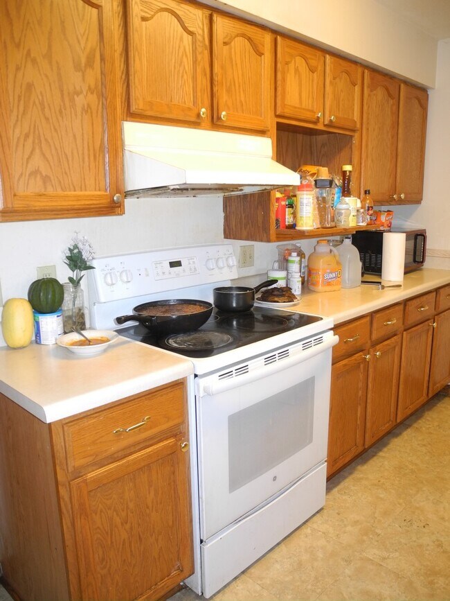 Foto del edificio - 6200 Strathmore Ln