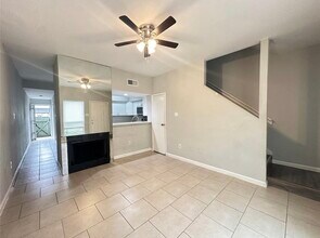 Building Photo - 8717 Victorian Village Dr