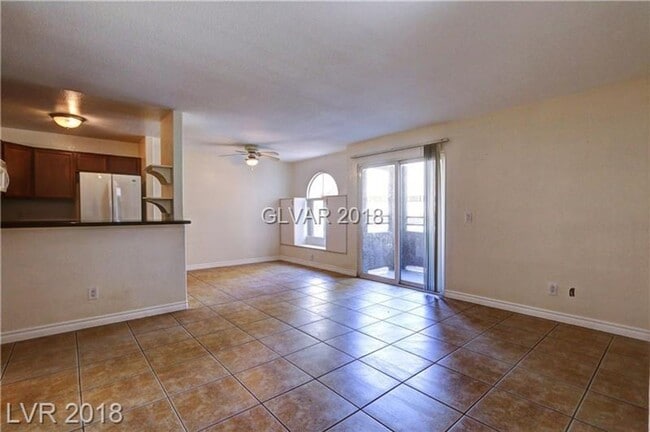 Building Photo - Great Location- 3 bedroom Condo