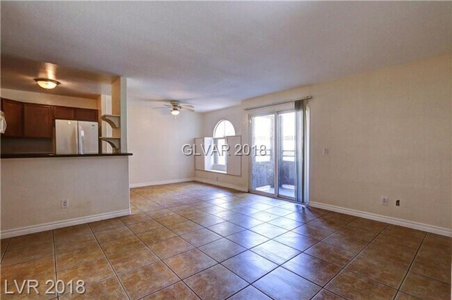 Foto del edificio - Great Location- 3 bedroom Condo