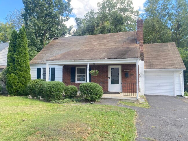 Photo - 621 Greenbrook Rd House