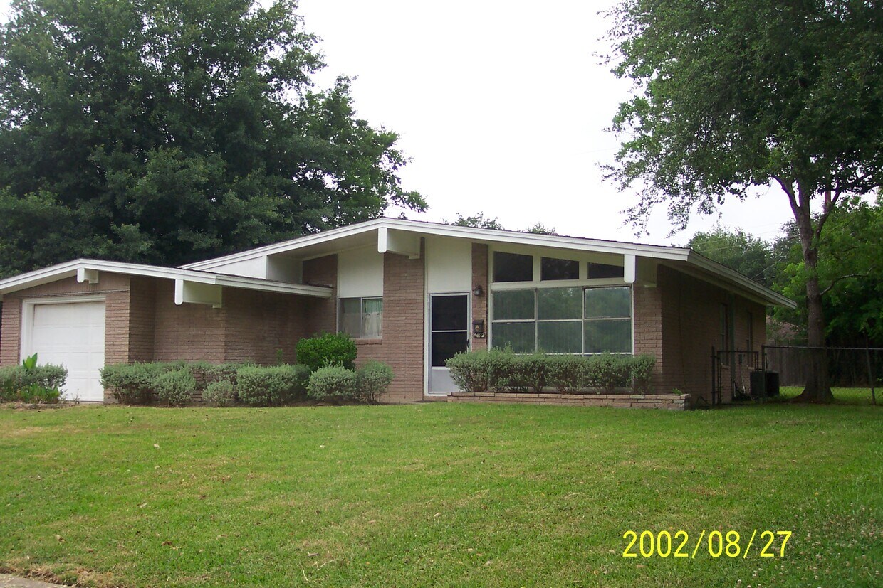 4402 Gardendale Dr, Houston, TX 77092 House for Rent in Houston, TX
